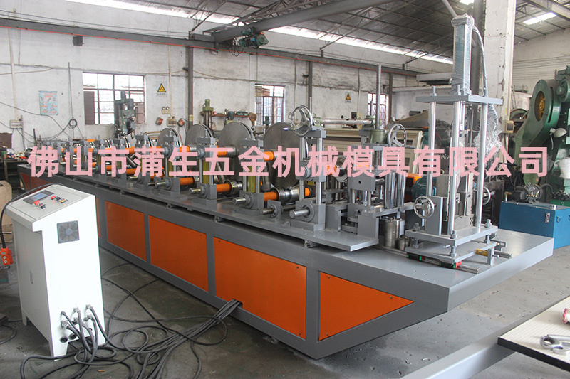 方通板成型機-1